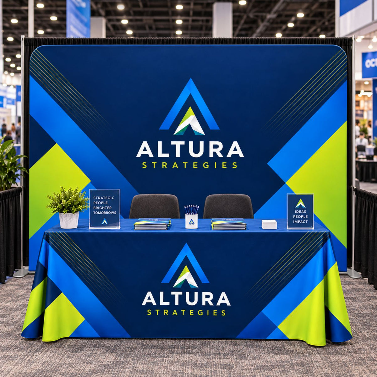 Paquete de stand para ferias comerciales Supreme: Exhibidor de pared EuroFit de 10' y mantel PREMIUM de 8'