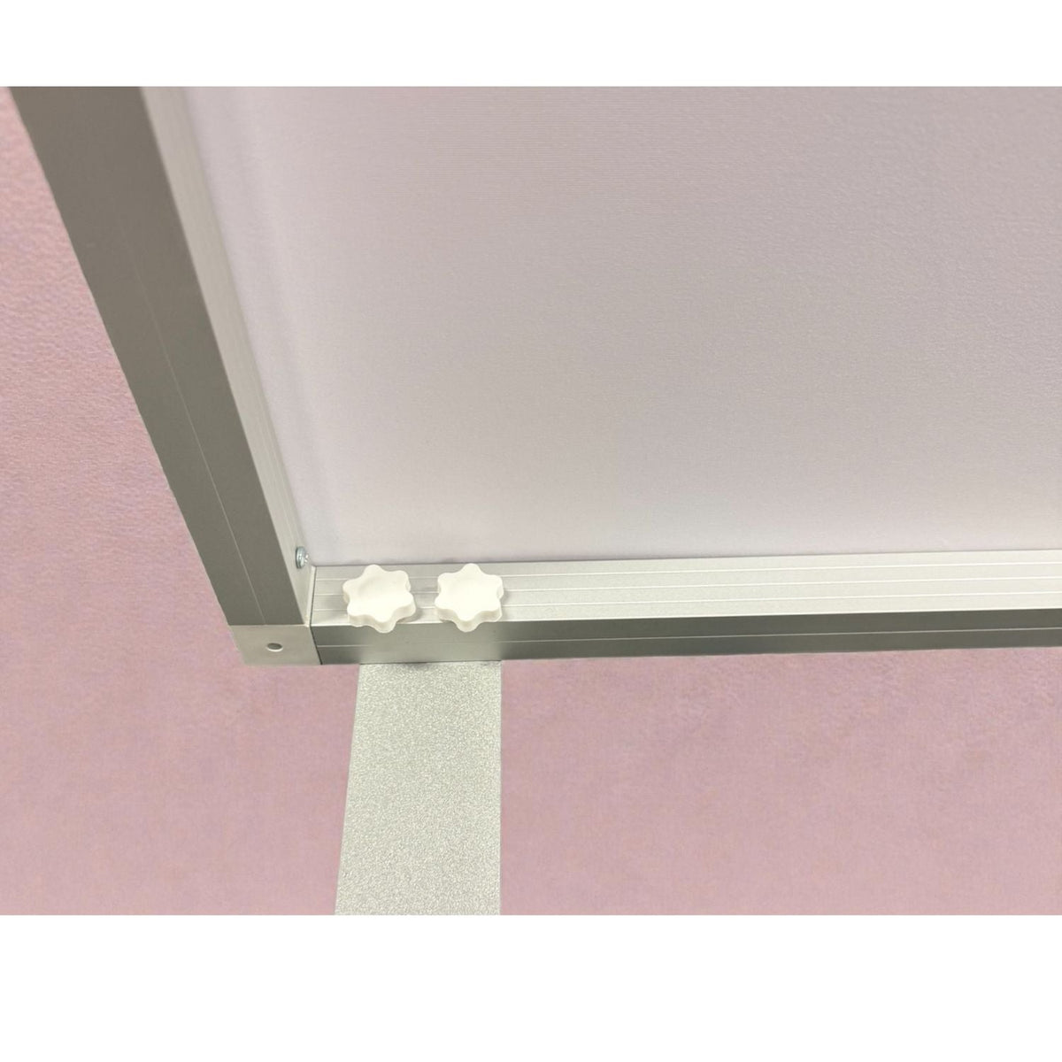 Support de bannière en tissu SEG à éclairage frontal et sac, 40" x 96", SANS FRAIS D'INSTALLATION